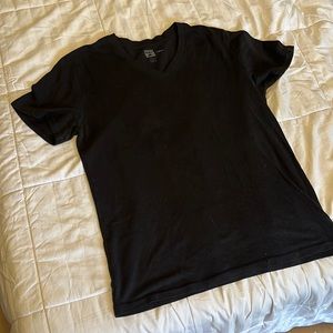 BDG. Black V-neck Large Size T-shirt